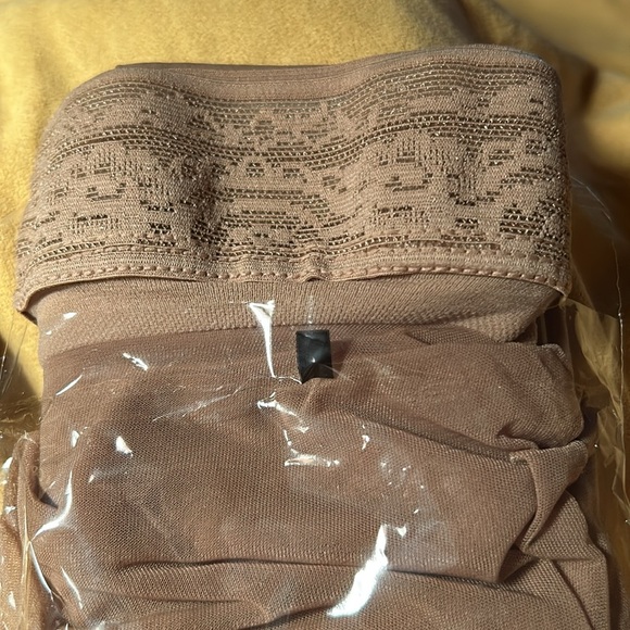 Truform Leg Health Lites Ladies Thigh High Medium 8-15 mmHg Compression BEIGE - Picture 5 of 6